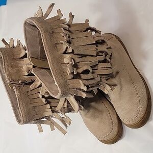 Minnetonka Kids Fringe Boots - Tan